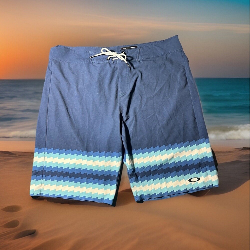 Oakley Performance Fit Board Shorts Men's Size 36 Blue/White Stripe Poly Stretch